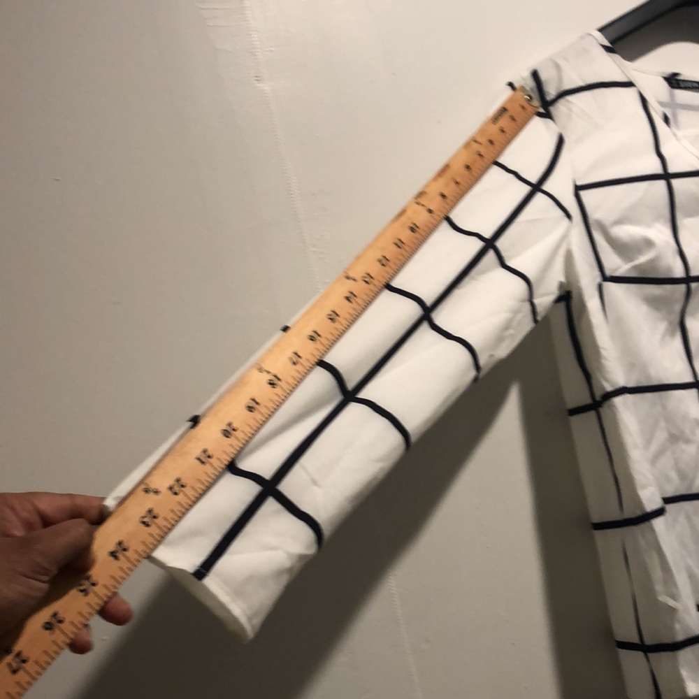 Shein medium top. - Picture 5 of 12